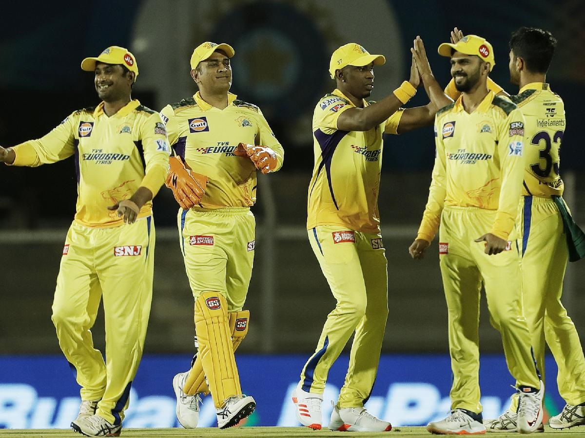 3 గర్ల్ఫ్రెండ్స్, 3 పిల్లలు, ఎవరినీ పెళ్లి చేసుకోలేదు, ధోని స్పెషల్ ఫ్రెండ్ ఐపిఎల్లో ప్రతి సంవత్సరం కొత్త భాగస్వామితో వస్తాడు!