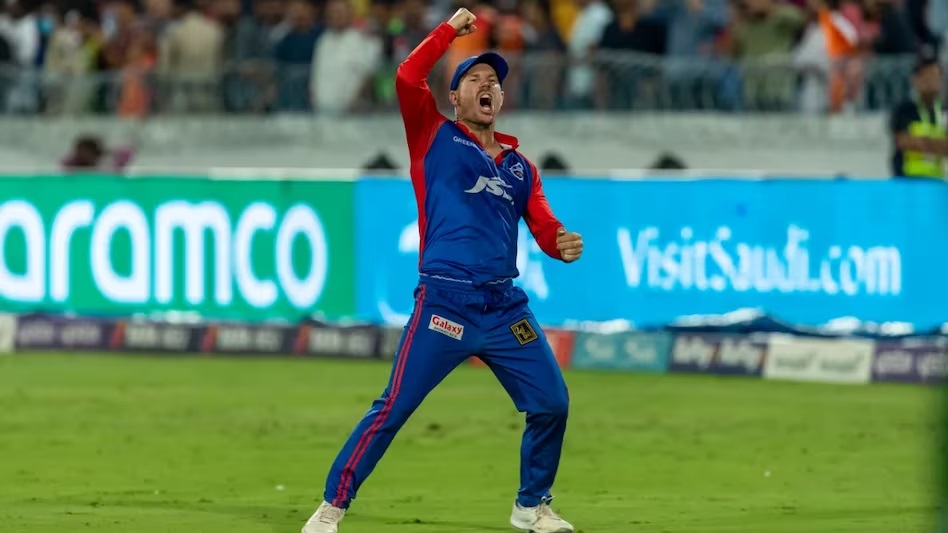 స్లో ఓవర్ రేట్ కారణంగా వార్నర్‌కు 12 లక్షల జరిమానా విధించగా, విరాట్ కూడా నష్టపోయాడు