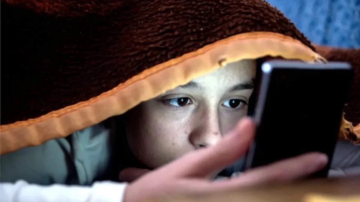 మీ పిల్లల ఫోన్ నుండి కేవలం ఒక సెట్టింగ్ మరియు అడల్ట్  అదృశ్యమవుతుంది, ఈ సెట్టింగ్‌ని ఎలా ఆన్ చేయాలో ఇక్కడ తెలుసుకోండి