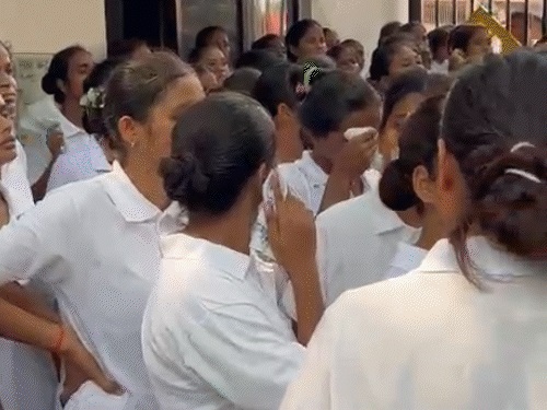 బాత్‌రూమ్‌లో కెమెరా, బయట స్నానం చేయమని ఒత్తిడి: గోరఖ్‌పూర్ శిక్షణా కేంద్రంలో అధ్వానమైన సౌకర్యాలపై వందలాది మంది మహిళా కానిస్టేబుళ్ల నిరసన!