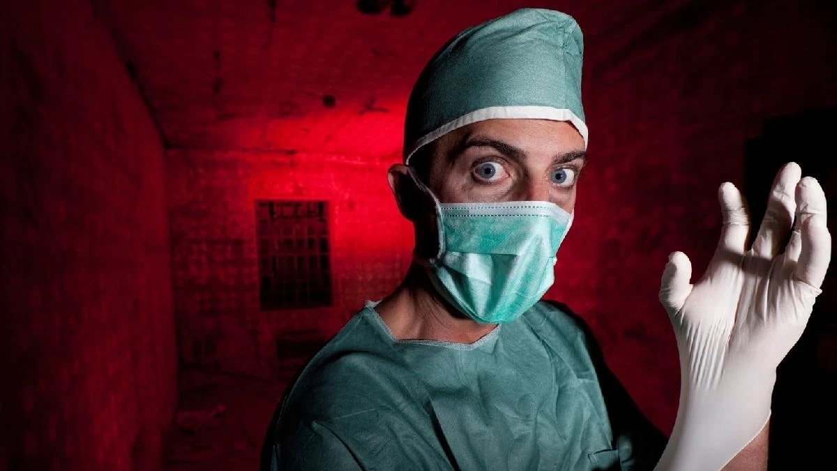 రోగులను బోర్లా పడుకోబెట్టి లోదుస్తులు విప్పించేవారు! ఆ తర్వాత…? ప్రముఖ వైద్యుడిపై సంచలన ఆరోపణలు