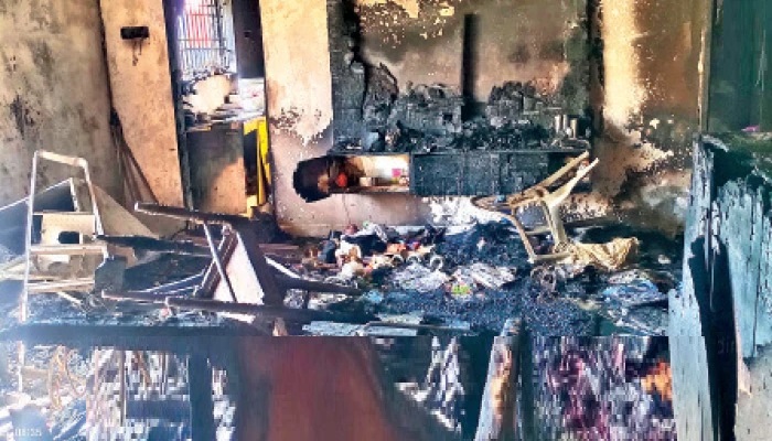 ఇల్లు కాలి డాక్టర్ భార్య మృతి: బాత్‌రూమ్ తలుపు వేసుకోవడం వలన డాక్టర్, కుమారుడు, కుమార్తె సురక్షితం