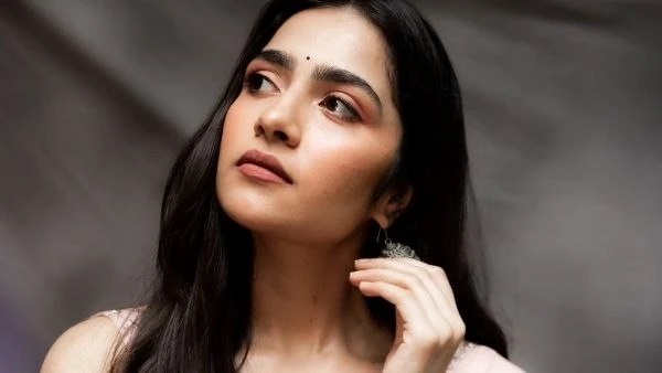 నేను రుక్మిణి వసంత్, కొంచెం డబ్బు కావాలి పంపండి; ఇలాంటి మెసేజ్ మీకు కూడా రావచ్చు జాగ్రత్త!