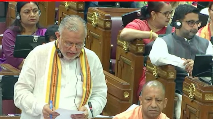 యూపీ బడ్జెట్ 2026-27: శిక్షా మిత్రుల గౌరవ వేతనం పెంపు, మెరిట్ విద్యార్థినులకు స్కూటీలు.. ఎన్నికల ముందు యోగి సర్కార్ వరాల జల్లు!