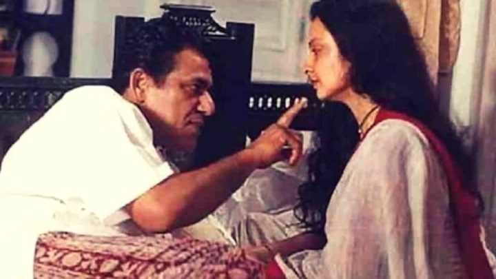 బాలీవుడ్ అత్యంత బోల్డ్ సినిమా; థియేటర్ల బయట జనం క్యూ కట్టిన చిత్రం; ఇండస్ట్రీని షేక్ చేసిన ఆ కథేంటి?