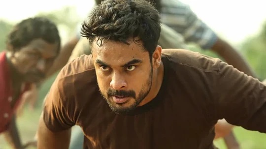 కేరళ ప్రజల నీరాజనాలు అందుకున్న టోవినో థామస్ మలయాళ కోర్ట్ థ్రిల్లర్ మూవీ… OTTలో ఉంది, అస్సలు మిస్ అవ్వకండి!