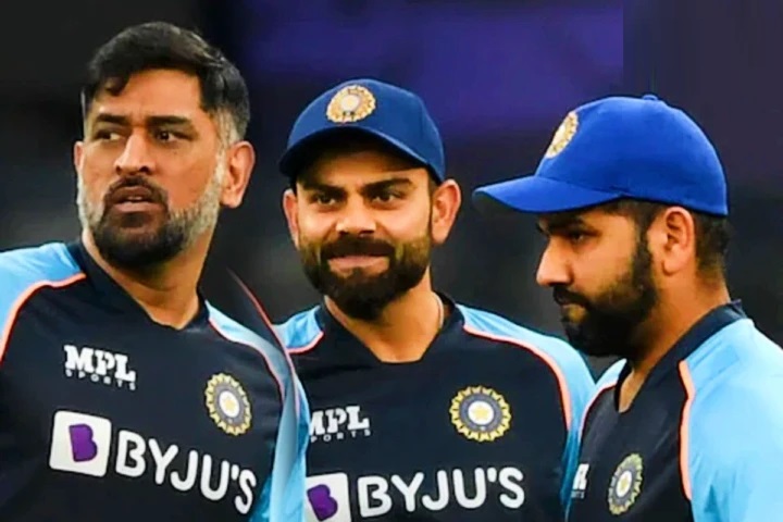 రోహిత్ శర్మలాగే ధోనీ పరిస్థితి కూడా.. కెప్టెన్సీ వదులుకోలేదు, తొలగించారు! ఆ రాత్రి ఏం జరిగిందో చెప్పిన మాజీ సెలెక్టర్