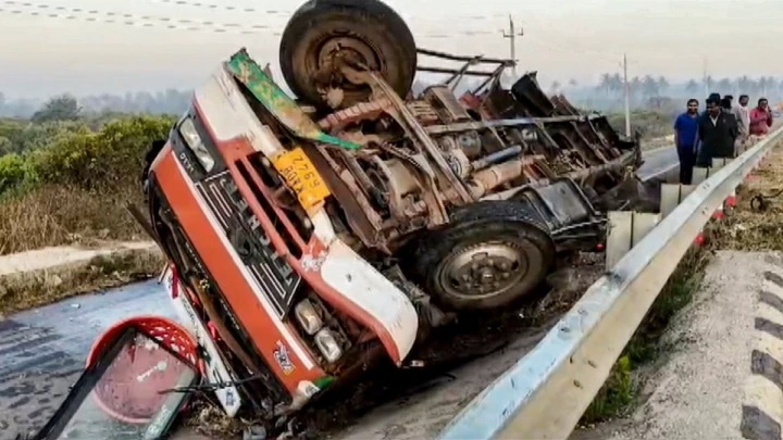 నిద్రకు వెళ్ళిన కొడుకు ఎక్కడ? మృతదేహాలను గుర్తించడానికి పిలిచినప్పుడు షాక్కు గురైన తల్లిదండ్రులు!
