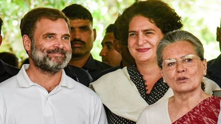 విజయ్‌తోనే పొత్తు.. గ్రీన్ సిగ్నల్ ఇచ్చిన రాహుల్, ప్రియాంక గాంధీ; అరమనస్సుతో అంగీకరించిన సోనియా గాంధీ!
