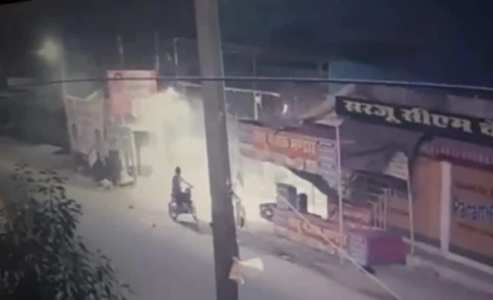 ఘోర ప్రమాదం: స్కూటర్‌ను ఢీకొట్టిన స్కార్పియో.. ఇద్దరు స్నేహితుల మృతి, డ్రైవర్ పరారీ