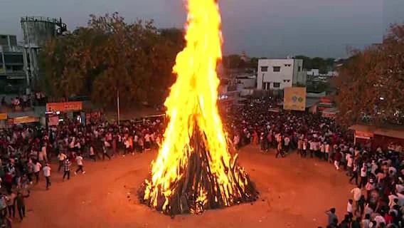 గ్రహణం మరియు భద్ర ప్రభావంతో మారిన హోలీ తేదీలు; హోలికా దహనం మరియు రంగుల హోలీ ఎప్పుడంటే?