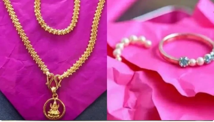 బంగారు నగలను పింక్ పేపర్లో ఎందుకు చుడతారు? నగల వ్యాపారులు పాటించే ఆ ‘గోల్డెన్’ రహస్యం ఇదే!