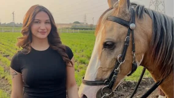 సంజయ్ బంగర్ కుమార్తె అనయకు మార్చిలో ‘వాజినోప్లాస్టీ’ శస్త్రచికిత్స; పూర్తి వివరాలు మరియు ఖర్చుల వివరాలు