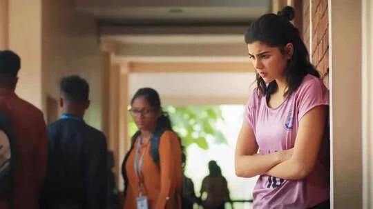 కేరళ తండ్రులను కదిలించిన కళ్యాణి ప్రియదర్శన్ ‘ఆంటోనీ’.. ఓటీటీలో తెలుగులోనూ అందుబాటులో ఉంది!
