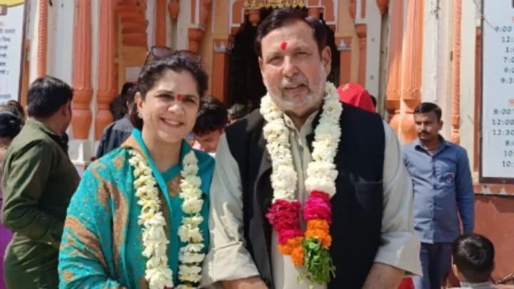 IAS భర్తను వదిలేసి, 20 ఏళ్లు పెద్దవాడైన కాంగ్రెస్ నేతను పెళ్లాడింది.. ఇప్పుడు మోసపోయింది: కళ్లు చెమర్చే ప్రేమకథ