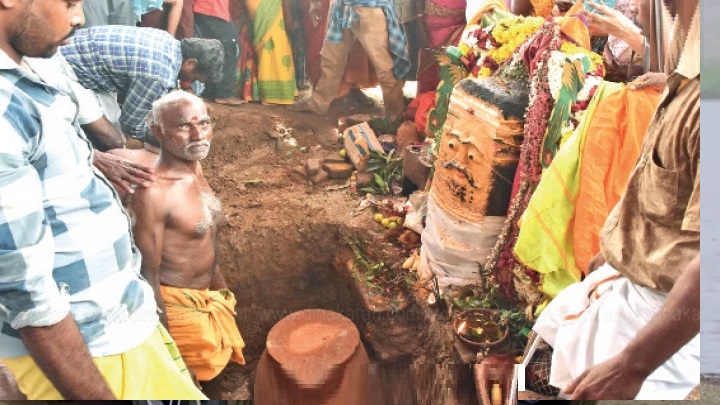 48 ఏళ్ల క్రితం భూమిలో పాతిపెట్టిన నూనె కుండను బయటకు తీసి గ్రామస్తుల పూజలు: తిరుక్కళుకుండ్రం సమీపంలో వింత ఘటన
