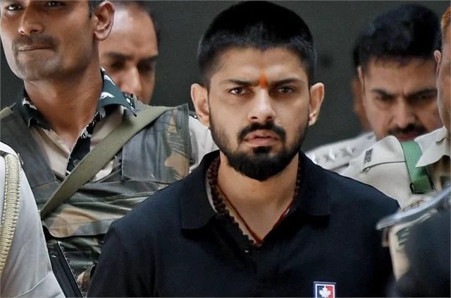తూటాల మోతతో దద్దరిల్లిన రాజధాని.. గ్యాంగ్స్టర్ లారెన్స్ బిష్ణోయ్ న్యాయవాదిపై కాల్పులు.. కలకలం!