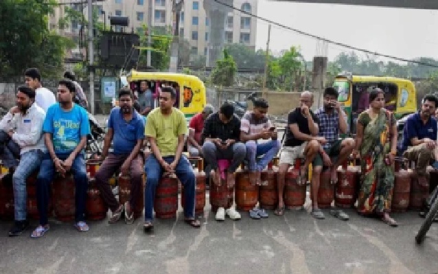 ఎల్‌పీజీ పానిక్ బుకింగ్‌పై ప్రభుత్వ అలెర్ట్.. వదంతులను నమ్మవద్దని కేంద్రం సూచన