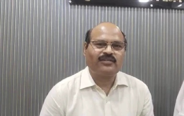 ఒకేసారి రెండు ప్రభుత్వ ఉద్యోగాలు.. 33 ఏళ్ల పాటు రెండు శాఖల నుండి జీతం; ఆ తర్వాత ఇలా బయటపడింది అసలు గుట్టు!
