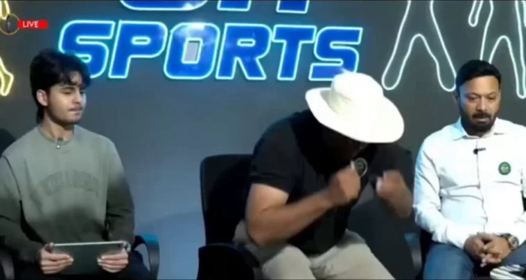 మండిపోతోంది! భారత్ విజయం తట్టుకోలేక టీవీని పగలగొట్టిన పాకిస్థాన్ యాంకర్.. లైవ్లోనే వెక్కి వెక్కి ఏడ్చిన వైనం. వైరల్ అవుతున్న వీడియో..!!