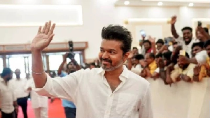 లక్ష్యం అధికారం పట్టడమే.. కానీ దాని కోసం అన్నాడీఎంకే, బీజేపీతో పొత్తు పెట్టుకుంటేనే అధికారం వస్తుందంటే, అలాంటి అధికారం నాకు అవసరమే లేదు.. మార్పు అని చెప్పి వచ్చిన వారందరూ ప్రజలను మోసం చేశారు, నేనూ అలాగే చేస్తే భవిష్యత్తులో ప్రజలు ఎవరినీ నమ్మరు.. నేను ఒంటరిగానే గెలవగలను.. కనీసం ఒక ద్రావిడ పార్టీని వెనక్కి నెట్టగలను.. నేను ప్రజలను నమ్ముతున్నాను, ప్రజలు నన్ను నమ్ముతారు.. ధైర్యంగా ఉండండి.. మంచే జరుగుతుంది.. పార్టీ నేతలకు ధైర్యం చెప్పిన విజయ్?