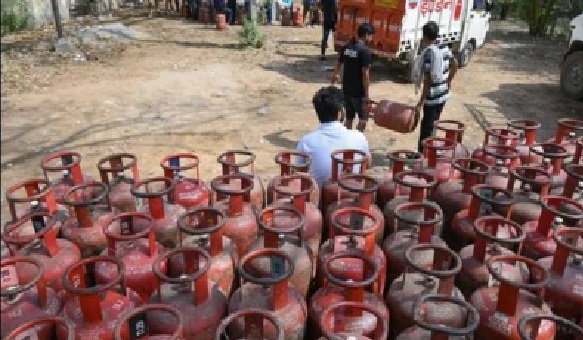 ఆసుపత్రులు, కళాశాలల కోసం 20% కమర్షియల్ ఎల్పీజీ (LPG) సరఫరా కేటాయింపు