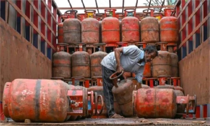 LPG గ్యాస్ బుకింగ్ సమయాల్లో భారీ మార్పు! ఇకపై రోజంతా బుకింగ్ చేసుకునే వీలుండదు.. కొత్త టైమ్-టేబుల్ ఇదే