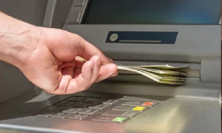 ATM ట్రాన్సాక్షన్ ఫెయిల్.. ఖాతాలోంచి ₹10 వేలు కట్; 9 ఏళ్ల నాటి కేసులో బ్యాంక్ చెల్లించాల్సిన పరిహారం ₹3.28 లక్షలు!