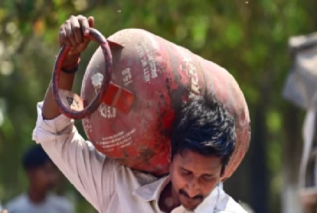 LPG బుకింగ్ కొత్త నియమాలు: గృహ అవసరాల గ్యాస్ బుకింగ్‌లో మార్పులు.. ఇకపై వినియోగదారులకు మరింత సులభం!