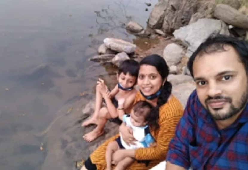 నది ఒడ్డున కుటుంబం సెల్ఫీ: ఇంటికి వచ్చి మొబైల్‌లో ఫోటో చూడగానే కొడుకు కాళ్ల వద్ద దృశ్యానికి గజగజ వణకిన తల్లిదండ్రులు