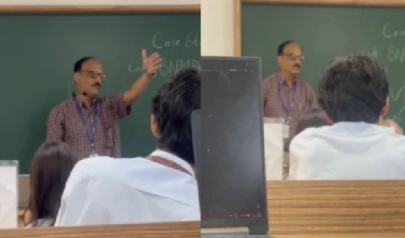 ‘ఉగ్రవాదివి… నీకు సిగ్గు అనిపించడం లేదా?’ క్లాసులో ఇస్లామోఫోబిక్ వ్యాఖ్యలు చేసిన PES యూనివర్సిటీ ప్రొఫెసర్; సస్పెన్షన్