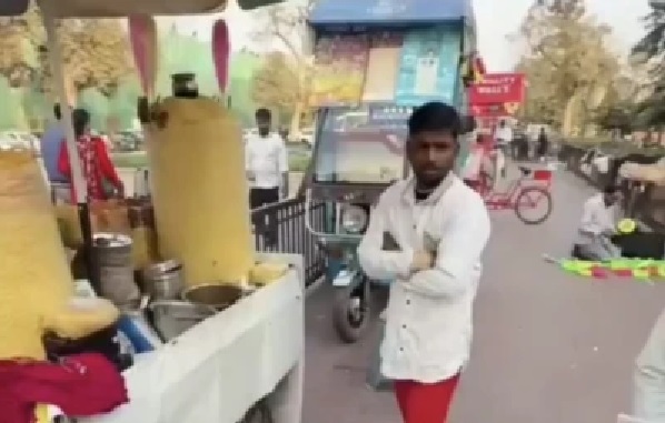 “ఒక ప్లేట్ భేల్ పూరీ ₹500ల?” – విదేశీయుడిని మోసం చేయబోయిన వ్యాపారి.. అడ్డంగా బుక్ చేసిన చాట్ జీపీటీ (ChatGPT).. వైరల్ వీడియో..!!