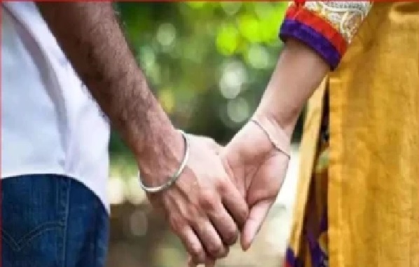వివాహిత ప్రియురాలి ఇంట్లోకి దూరిన ప్రియుడు.. ఎదురుగా భర్త కనిపించడంతో భయంకరమైన సీన్!