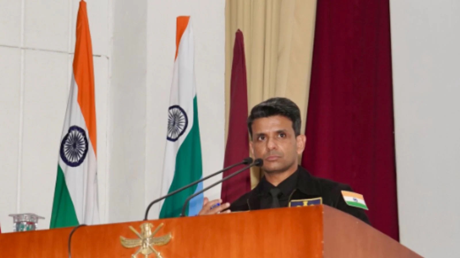 ‘మళ్లీ ఆ పాత కెడెట్‌లాగే’: ఎన్డీఏలో వ్యోమగామి శుభాన్షు శుక్లా భావోద్వేగ పర్యటన; హంటర్ స్క్వాడ్రన్‌తో కలిసి పుష్-అప్స్!