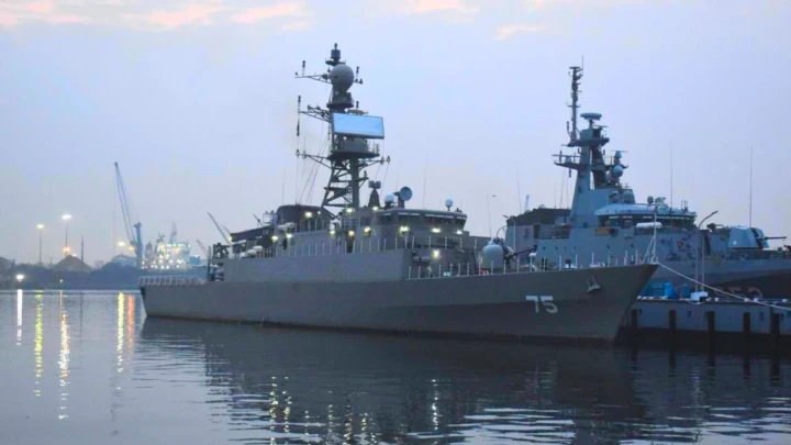 శ్రీలంక సమీపంలో ఇరాన్ నౌకపై అమెరికా సబ్‌మెరైన్ దాడి: 80 మంది మృతి