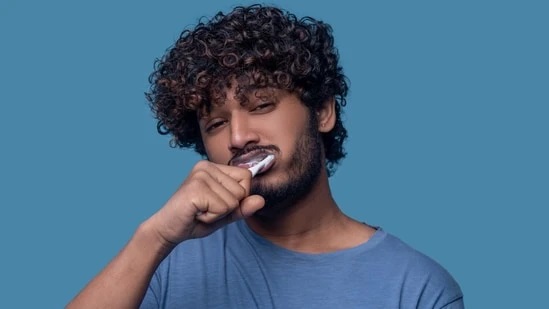 ‘నేచురల్ టూత్‌పేస్ట్’ లతో జాగ్రత్త: 40 ఏళ్ల అనుభవం ఉన్న డెంటిస్ట్ హెచ్చరిక!