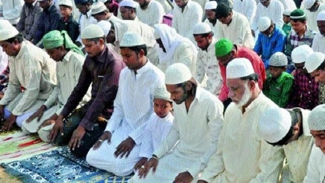 “ఎక్కడపడితే అక్కడ నమాజ్ చేస్తామంటే కుదరదు; మతం కంటే భద్రతే ముఖ్యం” – బాంబే హైకోర్టు కీలక వ్యాఖ్యలు