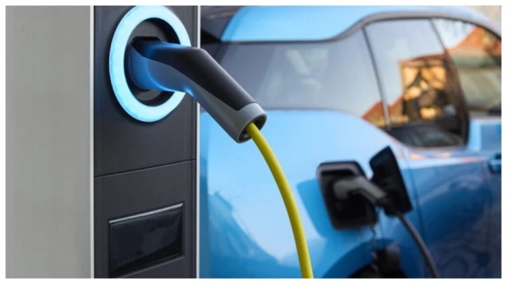 వచ్చే వారం పెట్రోల్ బంకుల ముందు క్యూ కట్టాల్సిందేనా? చమురు నిల్వలపై షాకింగ్ సమాచారం!!