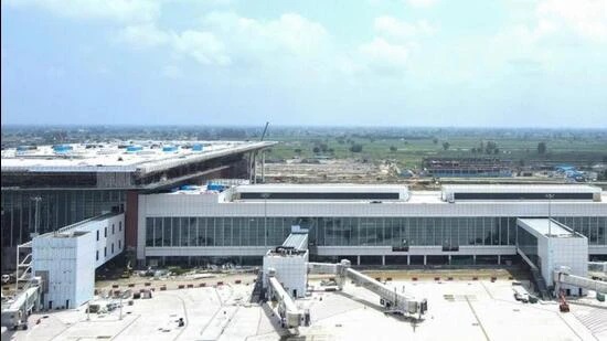 నోయిడా ఎయిర్‌పోర్ట్‌కు DGCA లైసెన్స్ మంజూరు: త్వరలోనే విమానాల రాకపోకలు ప్రారంభం!