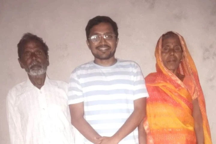 ‘నేను ఐఏఎస్ అయ్యాను నాన్నా’ అని కొడుకు చెప్పగానే.. ‘అంటే ఏంటి?’ అని అడిగిన తల్లి.. ‘ఆఫీసర్ని’ అని వినగానే ఉప్పొంగిన కన్నీళ్లు!