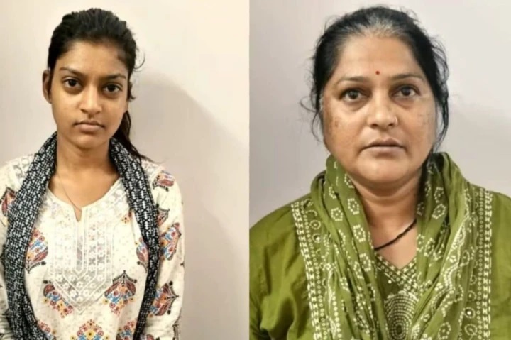 బెడ్రూమ్లో వ్యాపారవేత్తతో మహిళా నేత.. అశ్లీల వీడియో తీసిన భర్త! కొడుకు, కోడలితో కలిసి హనీట్రాప్ వల.. షాకింగ్ నేపథ్యం!!