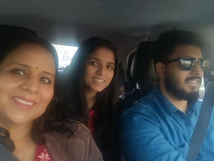 విషాదం: ఇన్స్టాగ్రామ్ ప్రేమ విఫలమైందని కన్నతల్లిపై దాడి, కవల సోదరిని 40 సార్లు పొడిచి చంపిన యువకుడు!