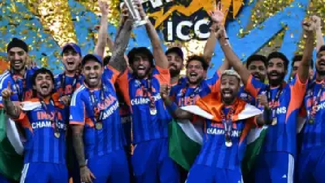 జై షాను హత్తుకుని, గాలిలోకి ట్రోఫీని ఎగరేసి.. టీమ్ ఇండియా ప్రపంచకప్ విజయ సంబరాలు ఇలా!