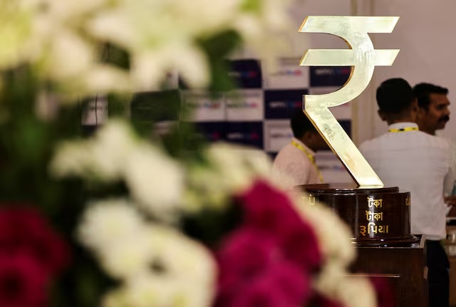 చమురు ధరల షాక్: ఆల్‌టైమ్ కనిష్ట స్థాయికి పడిపోయిన రూపాయి; ఆదుకునే ప్రయత్నంలో రిజర్వ్ బ్యాంక్