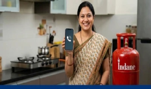 గ్యాస్ ఏజెన్సీ చుట్టూ తిరగాల్సిన పనిలేదు! సిలిండర్ అయిపోవస్తుందా? వాట్సాప్‌లో ‘Hi’ అని పంపి బుక్ చేసుకోండి.. కొత్త నంబర్లు ఇవే!