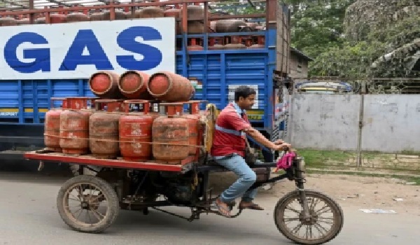ఇతర దేశాల నుండి పెరిగిన కొనుగోళ్లు, LPG ఉత్పత్తిని పెంచాలని ఆదేశం: సిలిండర్ల కొరతపై ప్రభుత్వ సంచలన నిర్ణయాలు