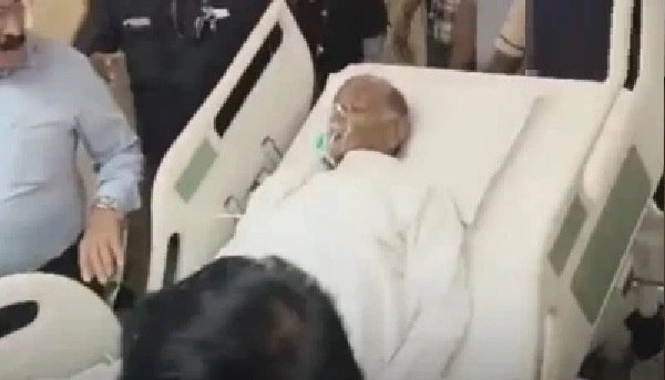 శరద్ పవార్ ఆరోగ్యంపై ఆందోళన: ఆసుపత్రిలో చేరిన ఎన్సీపీ అధినేత.. వైద్య పరీక్షల నిమిత్తం ముంబైకి తరలింపు!