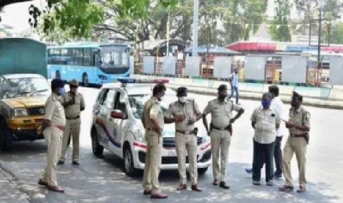 మంటల్లో కాలిపోతున్న ప్రియుడు.. వీడియో తీస్తున్న ప్రియురాలు: పెళ్లికి నిరాకరించాడని ఘోర ఘాతుకం!