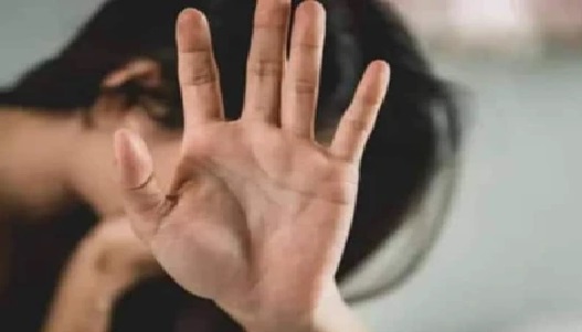 కుందేళ్లను పట్టిస్తానని ఆశ చూపి.. బాలికపై వంట మాస్టర్ ఘాతుకం!