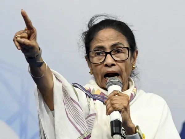 ‘ముఖ్యమంత్రి ప్రజాస్వామ్యాన్ని ప్రమాదంలో పడేశారు’.. ఓటింగ్‌కు ముందే మమతా బెనర్జీకి సుప్రీంకోర్టు మొట్టికాయలు!